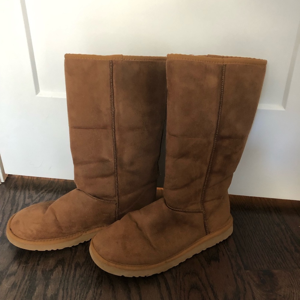 Classic tall Uggs chestnut